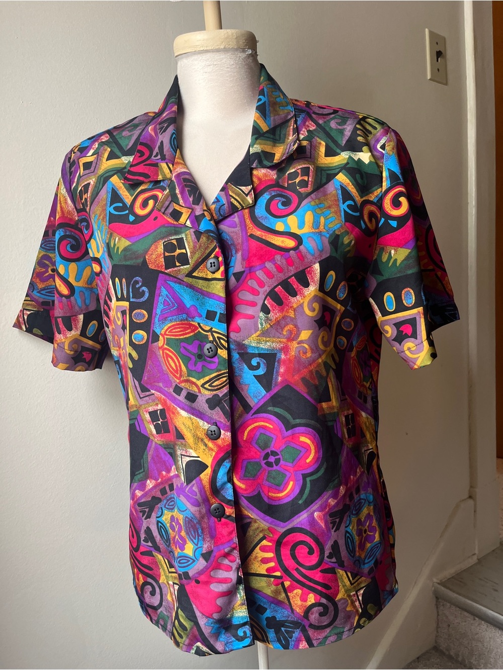 Notations Multicolor Abstract Swirl Button-Up Top - Picture 2 of 7